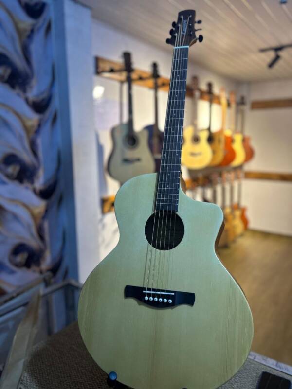 Laviere A1GO Eq Semi Acoustic Guitar